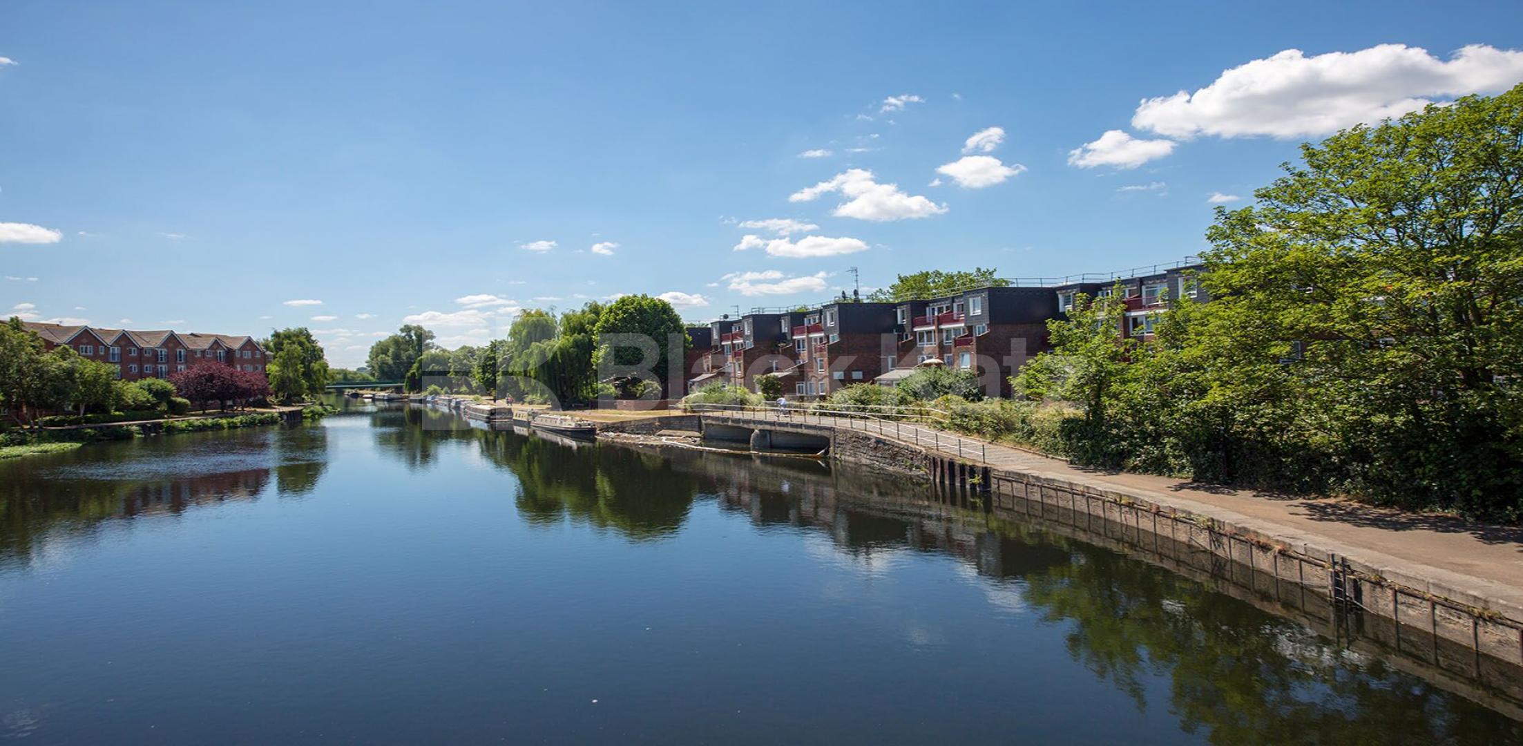 			New Instruction! Canal View!, 1 Bedroom, 1 bath, 1 reception Apartment			 Bream Close, Tottenham